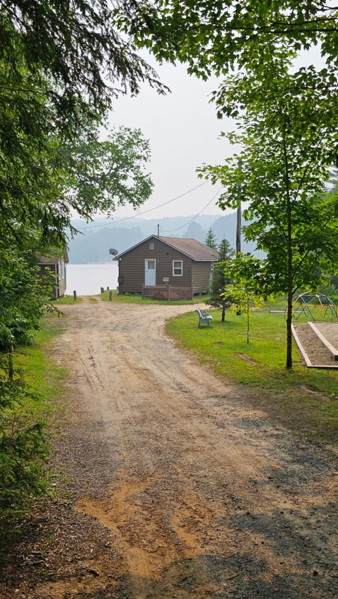 Parkway Cottage Resort And Trading Post Dwight Zewnętrze zdjęcie