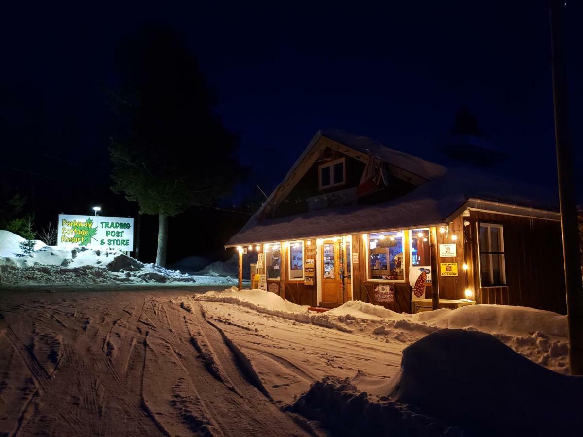 Parkway Cottage Resort And Trading Post Dwight Zewnętrze zdjęcie