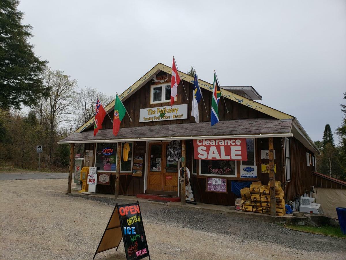 Parkway Cottage Resort And Trading Post Dwight Zewnętrze zdjęcie